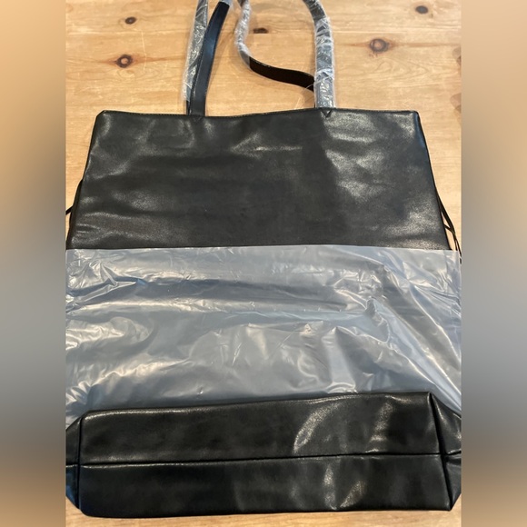 NWT Victoria’s Secret Black Pink Fringe Overnight Bag Travel Snap closure OS - Picture 6 of 6